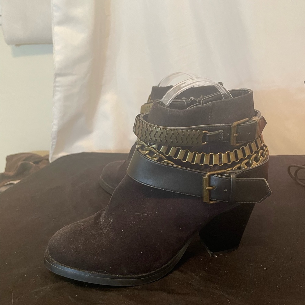 Leila Stone Black Brodie Ankle Booties Size 7 New